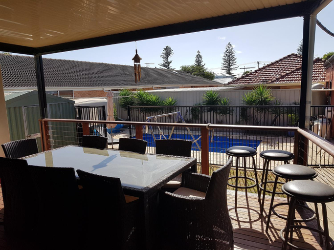 Food & Drinks, Spacious self contained unit - short walk to Grange Jetty, Adelaide