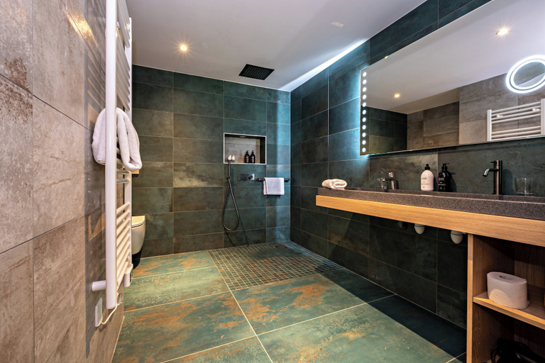 Bathroom 4, L'Orée du Bois, Tarn-et-Garonne