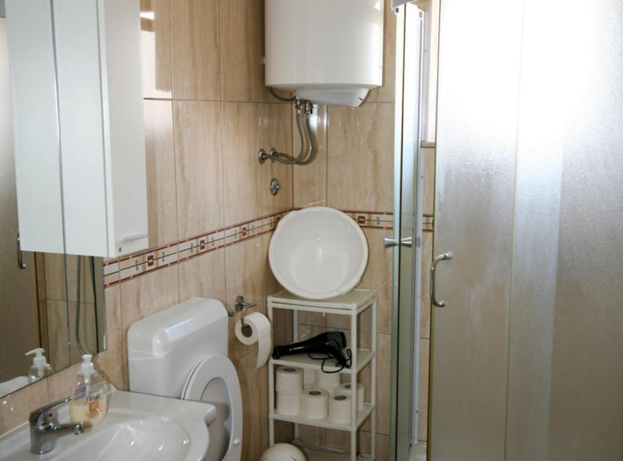 Bathroom 2, Spacious Beachfront Apartment Ciovo, Trogir