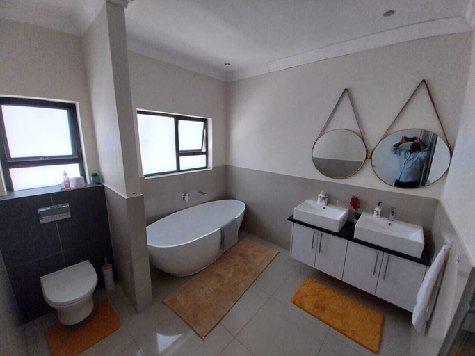 Bathroom 3, LND GUEST HOUSE, City of Cape Town