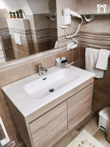 Bathroom 2, Arco Antico, Matera
