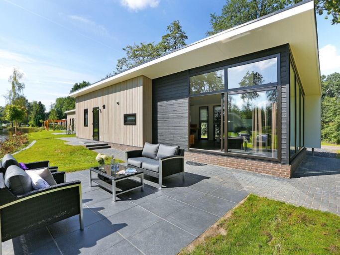Others 3, Waterside Bliss in Lochem, Lochem