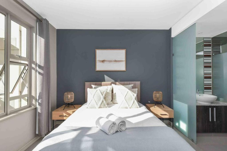 Bedroom 2, Tyrwhitt Stylish Apartment Rosebank, City of Johannesburg