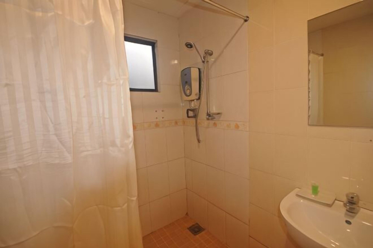 Bathroom 22