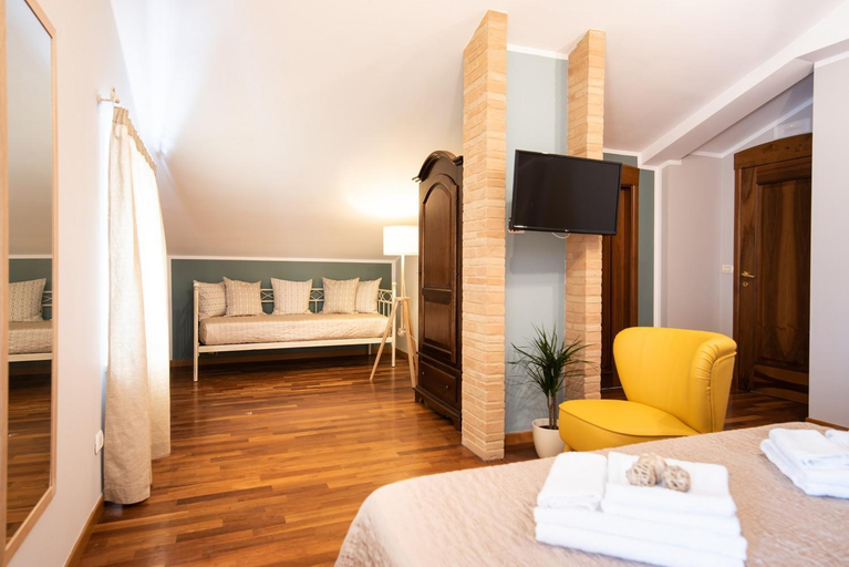 Others 5, La Ginestra in Fiore Camere, Ancona