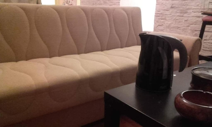 Others 3, Egli's boutique, Attica