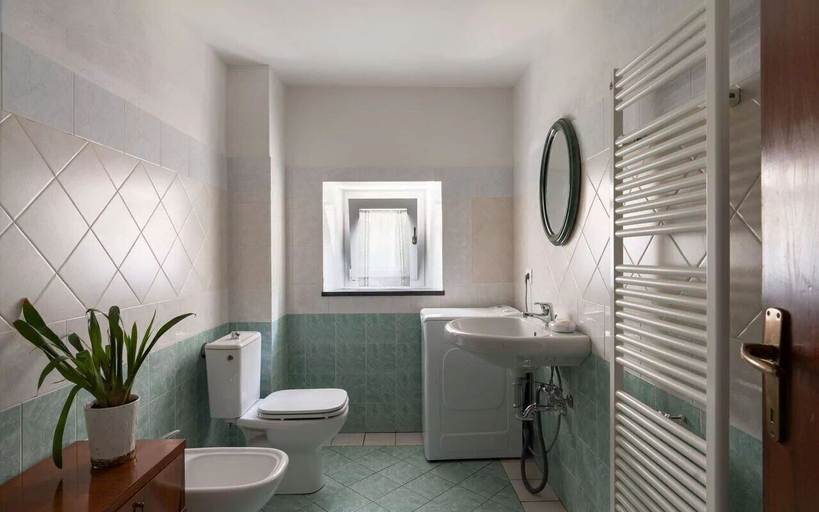 Bathroom 3, La Casa Del Tiglio, Florence