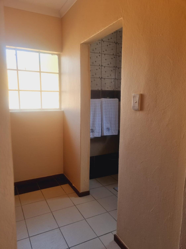 Bathroom 2, Home Life Guesthouse, City of Johannesburg