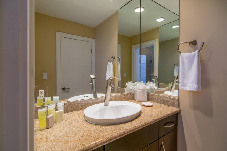 Bathroom 10