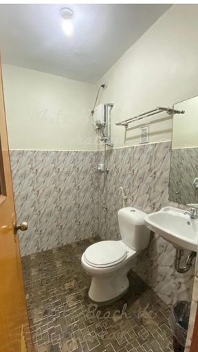Bathroom, White Beach de Boracay Station 1 (Extension Hotel), Malay