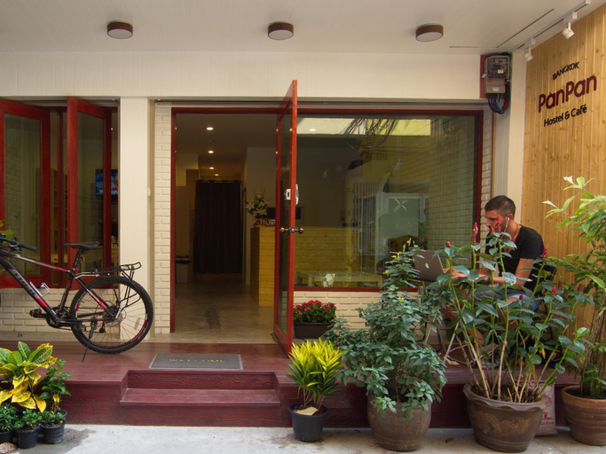 Exterior & Views 30