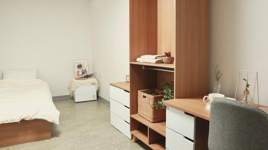 Bedroom 2, White Story, Seongbuk