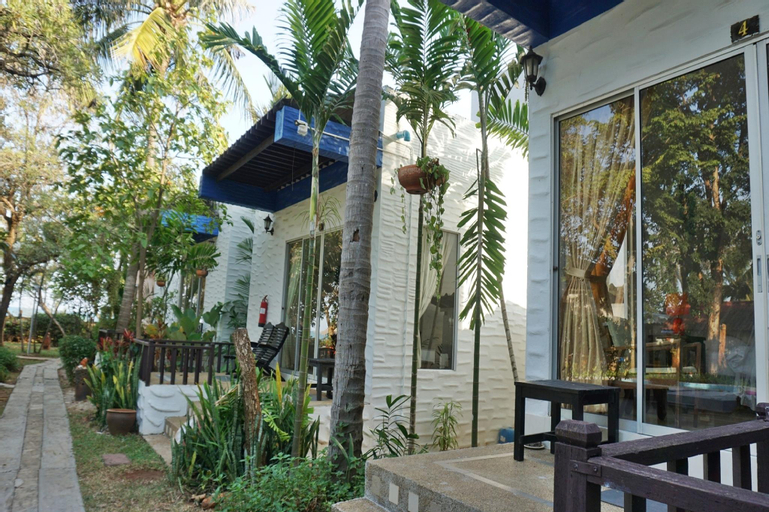 Exterior 1