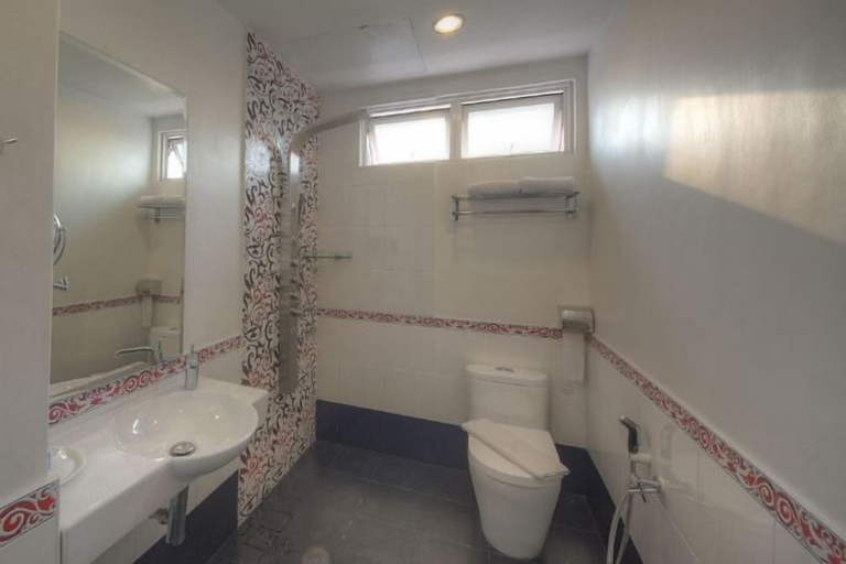 Bathroom 19