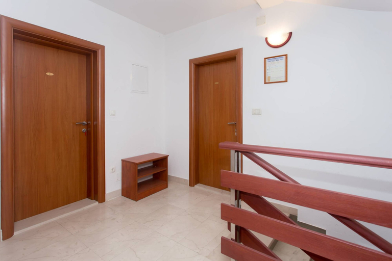 Others 4, Charming Apartments With Private Balcony and City View Seget Donji, Trogir