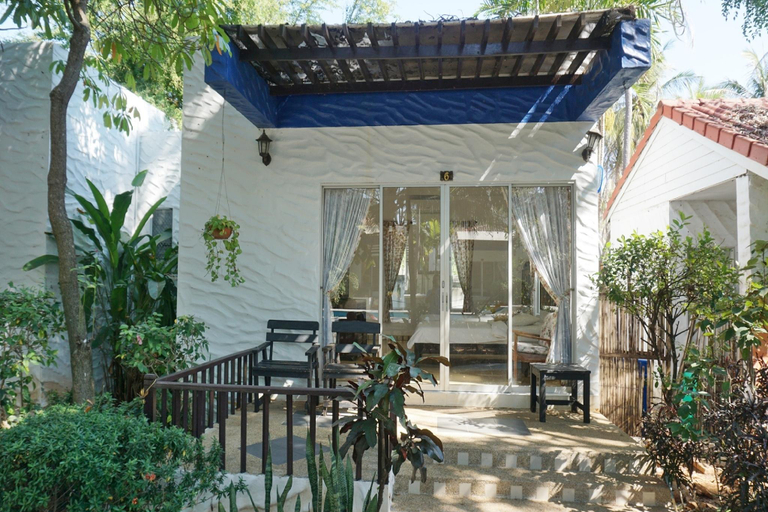 Exterior 13