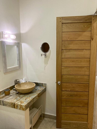 Bathroom, Petras, Dist. Pochutla