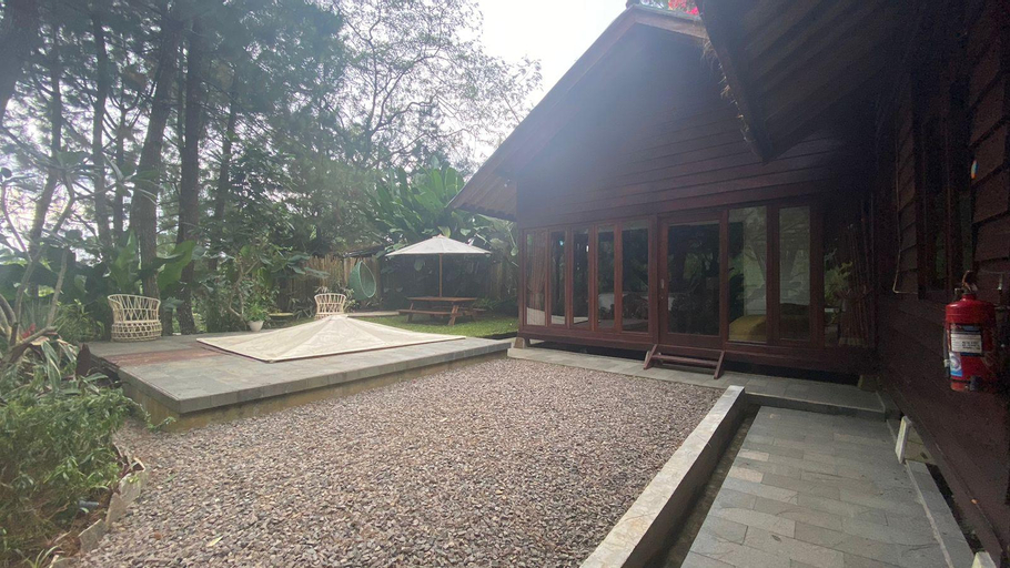 Exterior 3