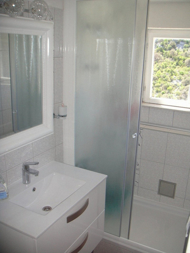 Bathroom 3, Wonderful Visinisce Apartments With Terrace and Sea Views, Marina