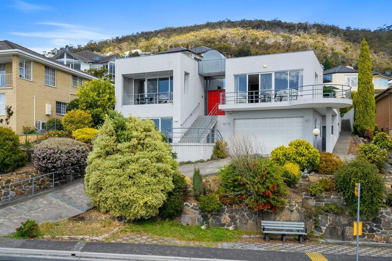 Exterior & Views 1, Super nice house with sea view free parking, Hobart