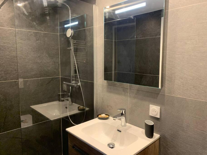 Bathroom 3, Meribel Chalet de Severine, Savoie