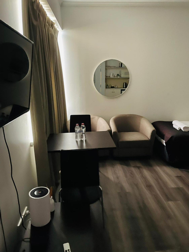 Others 4, studio 105 Gouger city apartment with parking, Adelaide