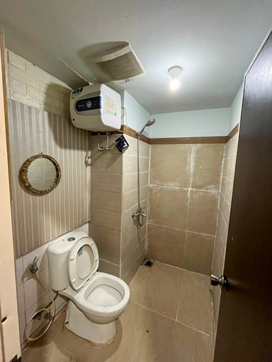 Bathroom 5, 2 Bedroom Grand Asia Afrika by KS Apartment, Bandung