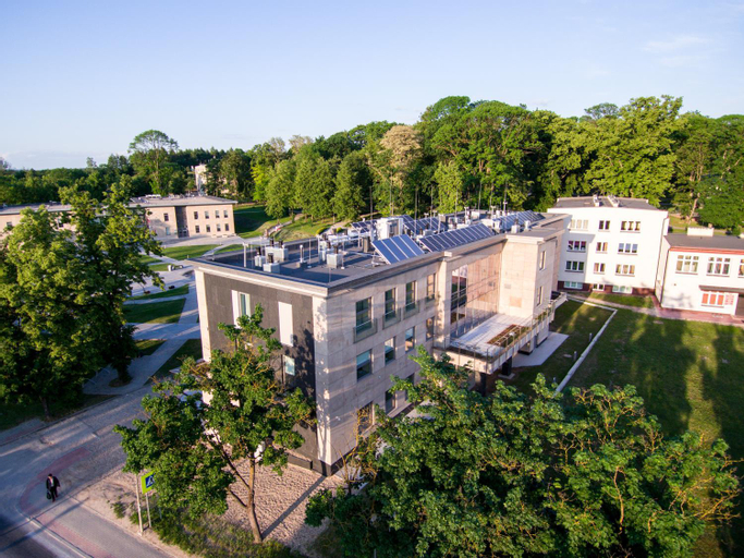 Exterior & Views