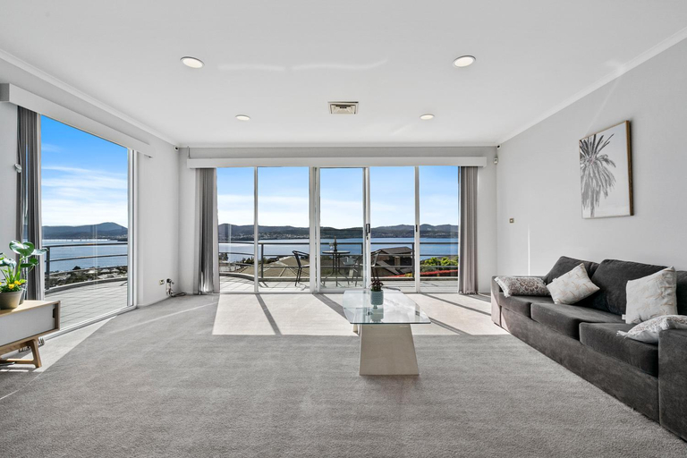 Others 4, Super nice house with sea view free parking, Hobart