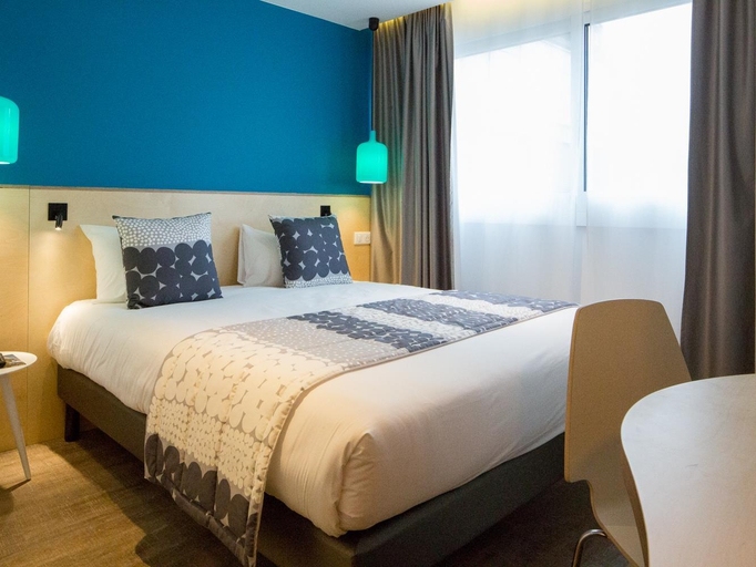 Bedroom 5, Hôtel La Régence, Hauts-de-Seine