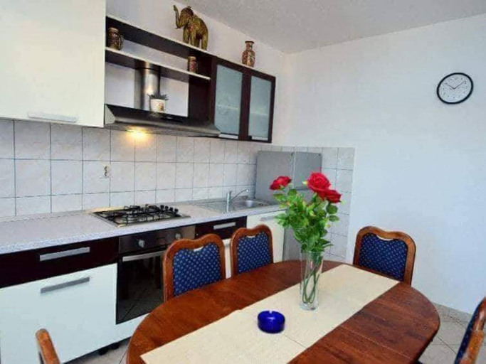 Others 3, Cozy Necujam Apartments With Sea View, Šolta