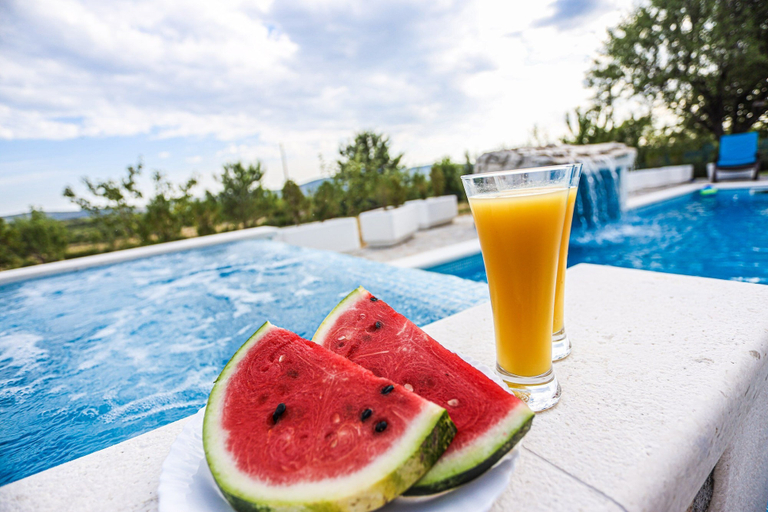 Food & Drinks, Secluded Holiday Home With Pool and Hot Tub, Lećevica