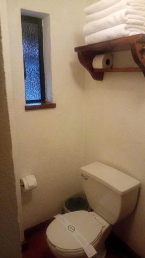 Bathroom, Club de Vela Santa Maria, Valle de Bravo