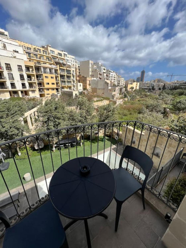 Others 5, The Valley Room 6 with parking on premises, St Julian's