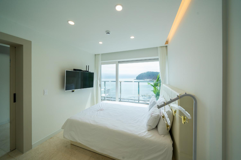 Hiclass Geoje, Geoje