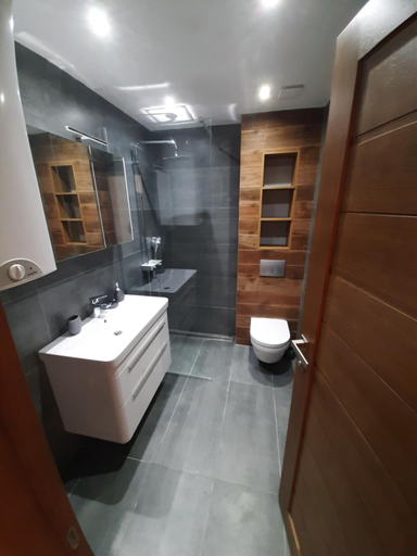 Bathroom 4, MONGOOSE