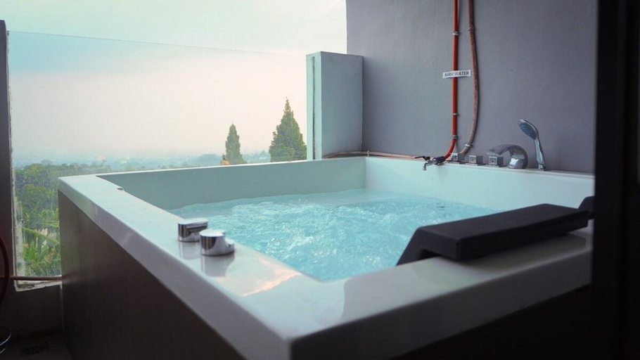 Others 1, Cozy Haven with Jacuzzi, Rooftop, Bandung