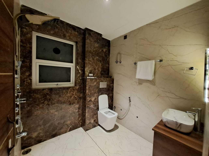 Bathroom, Royal Willow, Mandi