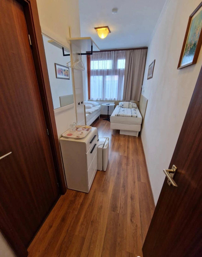 Others 5, Tang house 唐舍, Budapesti