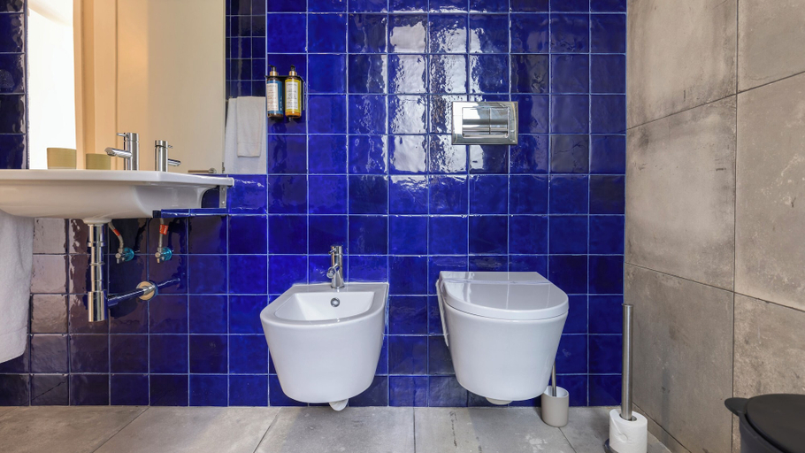 Bathroom 4, Carmo 43 by LovelyStay, Lisbon