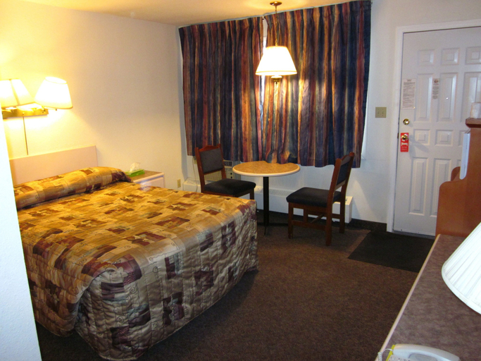 Bedroom 4, Chinook Motel, Division No. 2