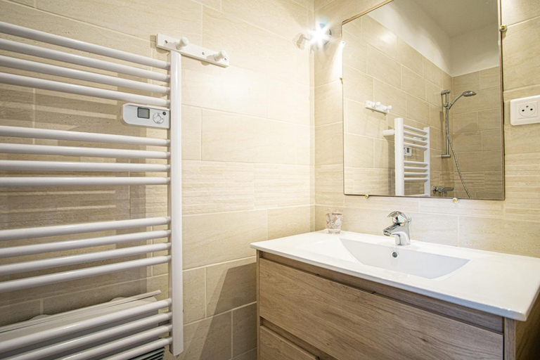 Bathroom 3, Maison avec jardin proche du centre-ville Isle-sur-la-Sorgue, Vaucluse