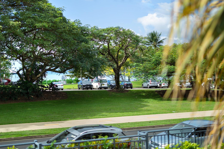 Cairns Esplanade 2BR Waterfront Apartment Sleeps 6, Cairns
