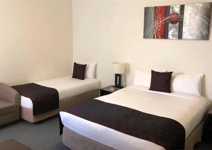 Bedroom 2, studio 105 Gouger city apartment with parking, Adelaide