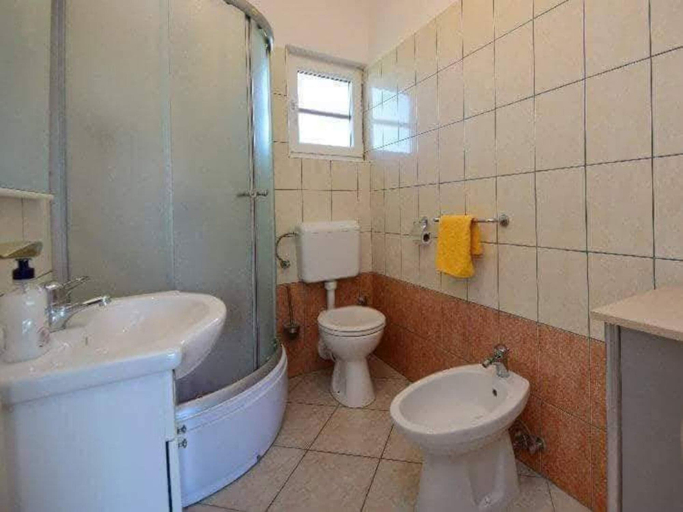 Bathroom, Cozy Necujam Apartments With Sea View, Šolta