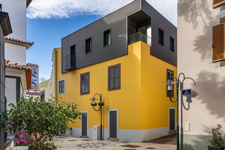 Fort Bay Suite Apartments, Machico