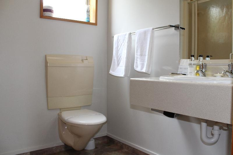 Bathroom 28