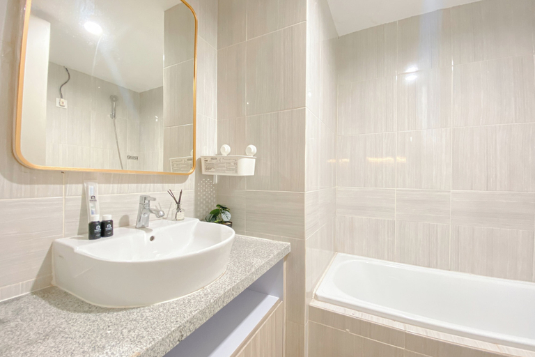Bathroom 2, Comfort Living Studio Apartment At Vasanta Innopark, Cikarang