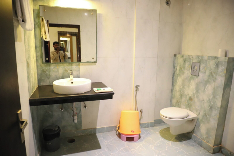 Bathroom, Shri Neha Hotel & Restaurant, Firozabad
