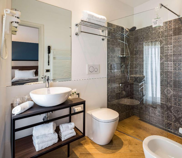 Bathroom 14